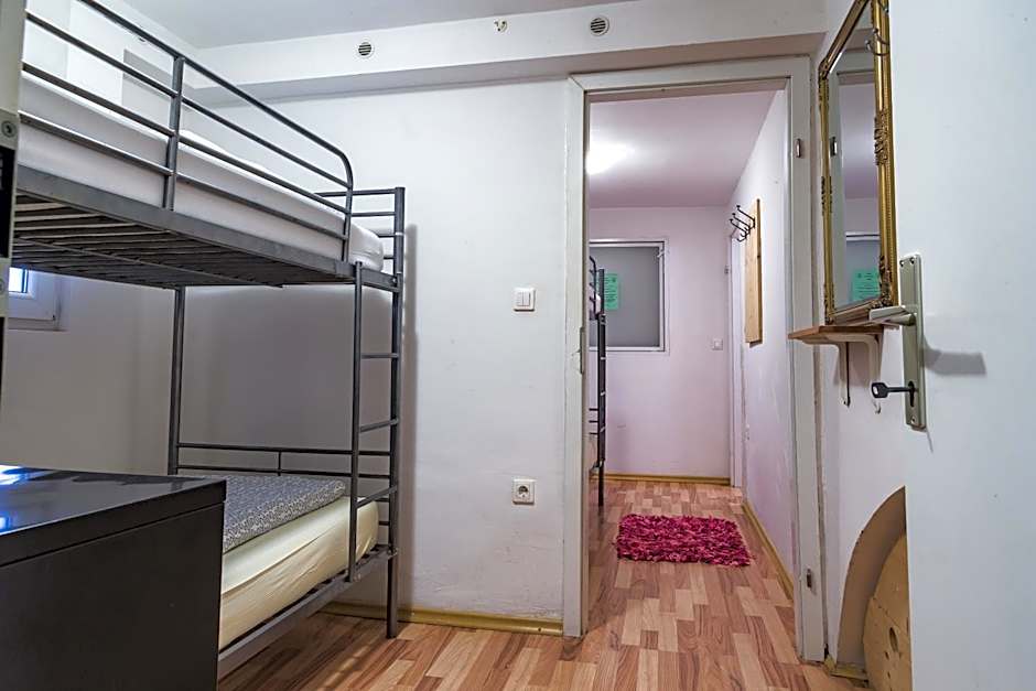 Hostel 24