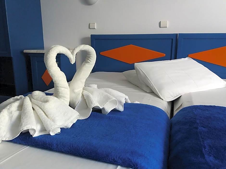 Leonidas Studios & Apartments