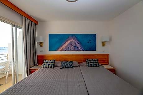 Double or Twin Room with Sea View