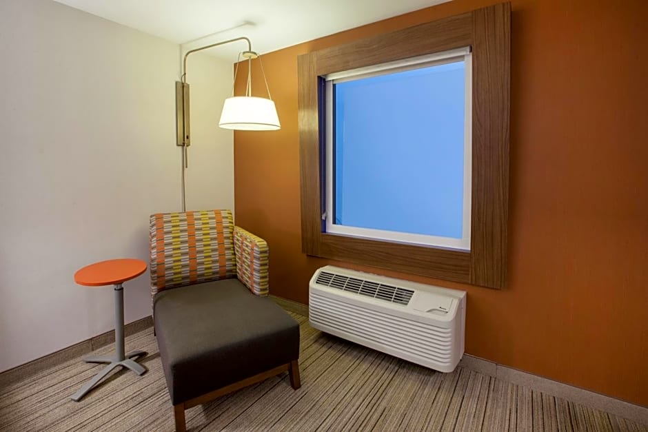 Holiday Inn Express Hotel & Suites Savannah Midtown, an IHG Hotel