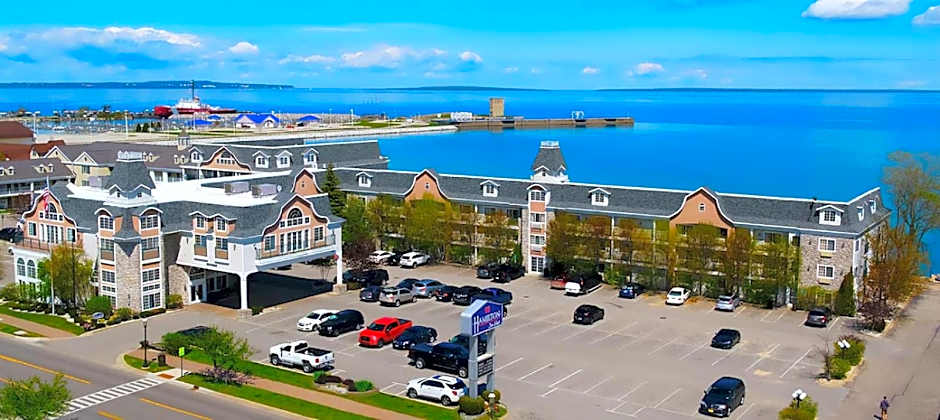Hamilton Inn Select Beachfront Mackinaw City