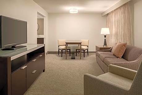 Two Bedroom Suite with One King Bed and Two Queen Beds - Non-Smoking