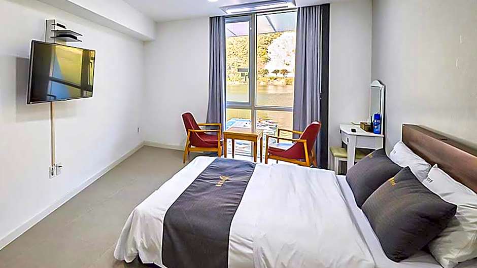 Crest72 Hotel