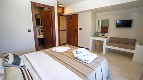 Deluxe Double Room with Balcony and Sea View
