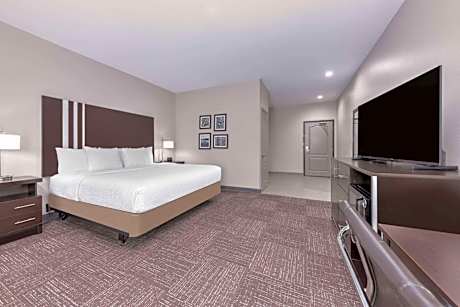 King Room with Bath Tub - Mobility/Hearing Accessible - Non-Smoking