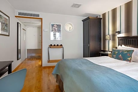 2 Single Beds Non-Smoking Economy Room Safe Wi-Fi Full Breakfast