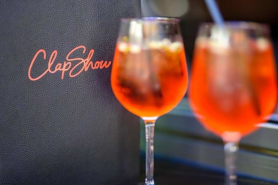 ClapClap Hôtel, Food & Bar