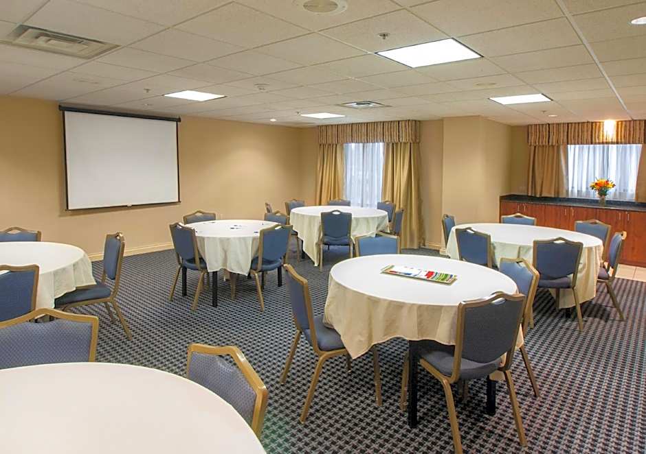 Holiday Inn Express & Suites Buffalo Airport By IHG