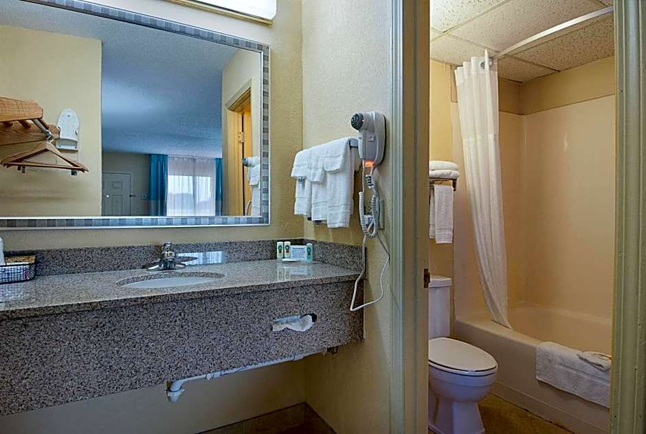 Quality Inn Calhoun North I-75