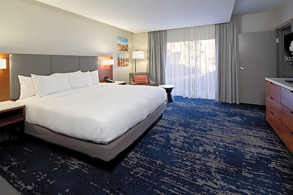 DoubleTree by Hilton Bakersfield