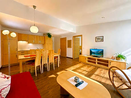 Apartment with Mountain View
