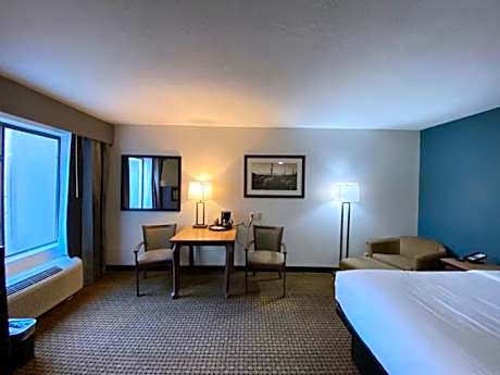 King Room with Bath Tub - Mobility Accessible/Non-Smoking