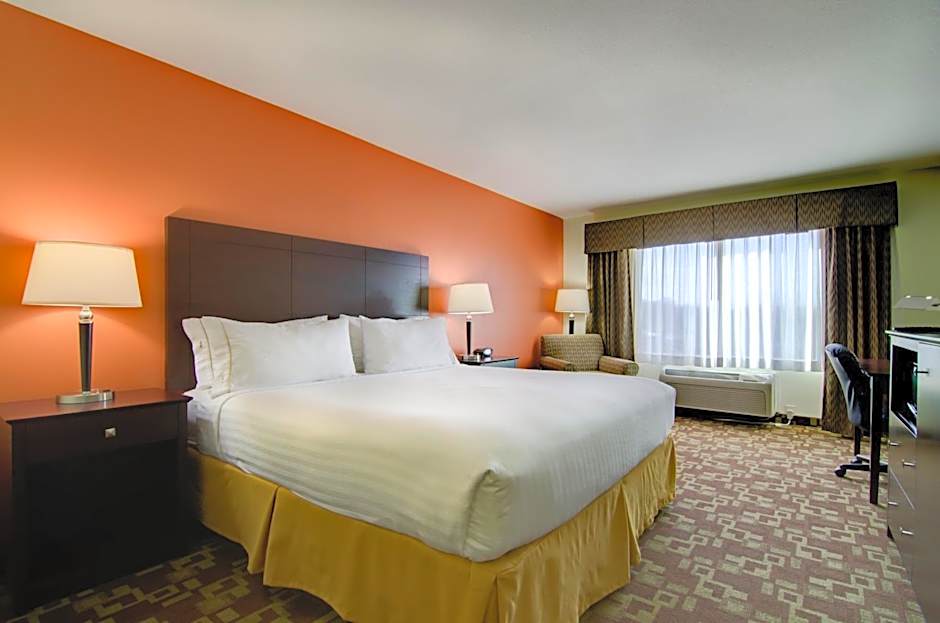 Holiday Inn Express Hotel & Suites Kansas City Sports Complex By IHG