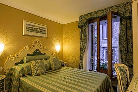 Single Room, Canal View (1 Twin Bed)