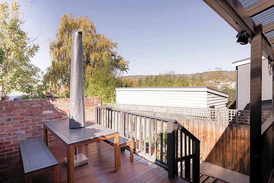 Serenity and style in Sandy Bay