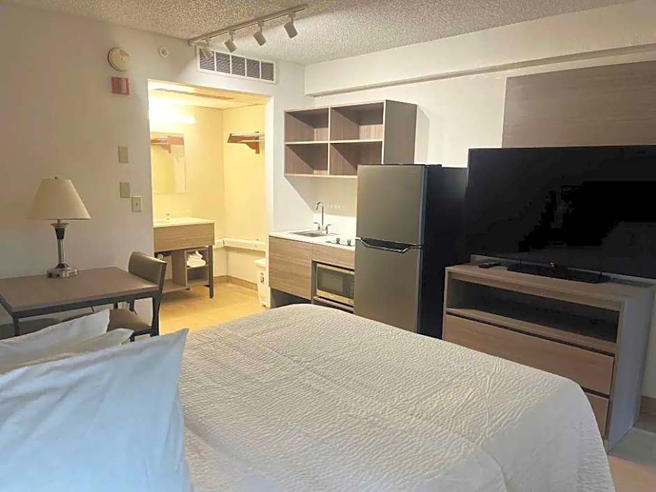 Photo 1 of 1 of Standard Studio 1 Queen Bed Non Smoking