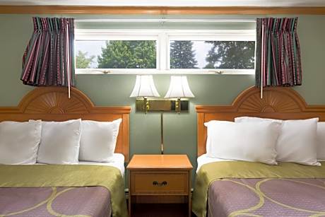 Queen Room with Two Queen Beds - Non-Smoking