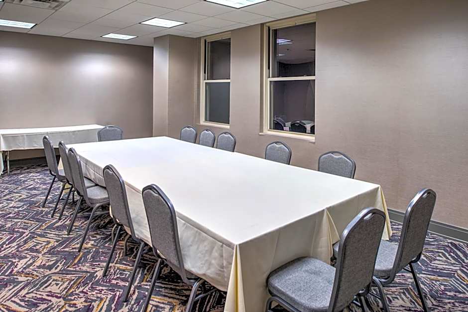 DoubleTree by Hilton Hotel Utica