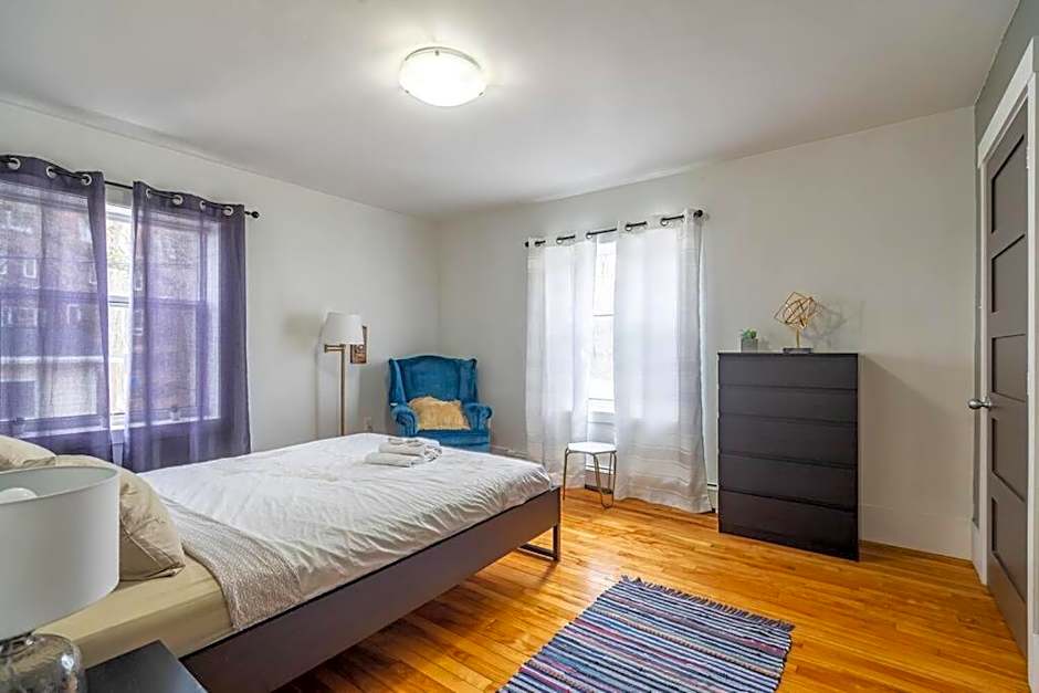 Large & Sunny Beautiful Home #103