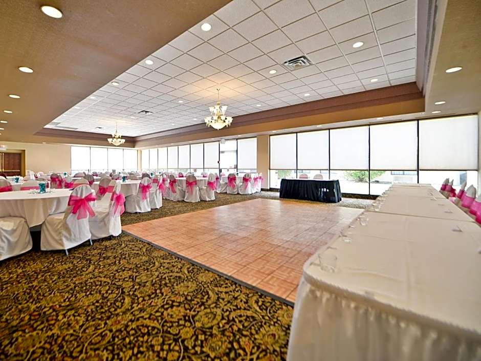 Ramada Hotel & Conference Center by Wyndham Plymouth