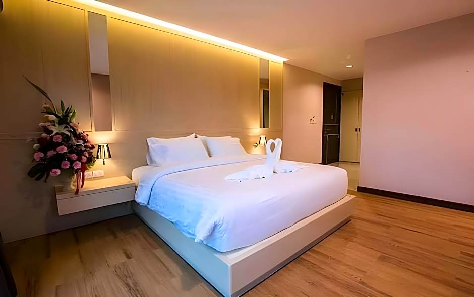 L Hotel