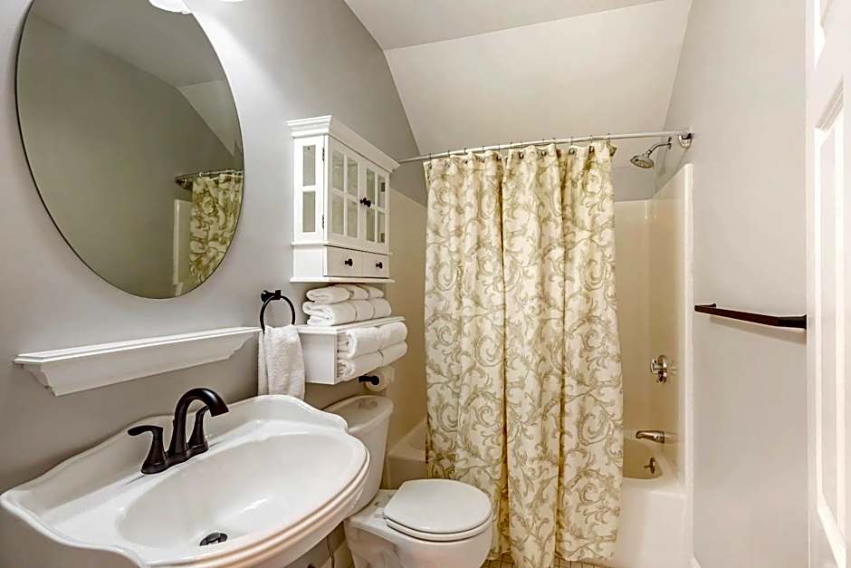 Essex Street Inn & Suites, an Ascend Collection Hotel