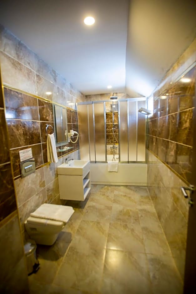 Royal Life Exclusive