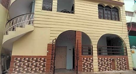 OYO Flagship T.r Guest House