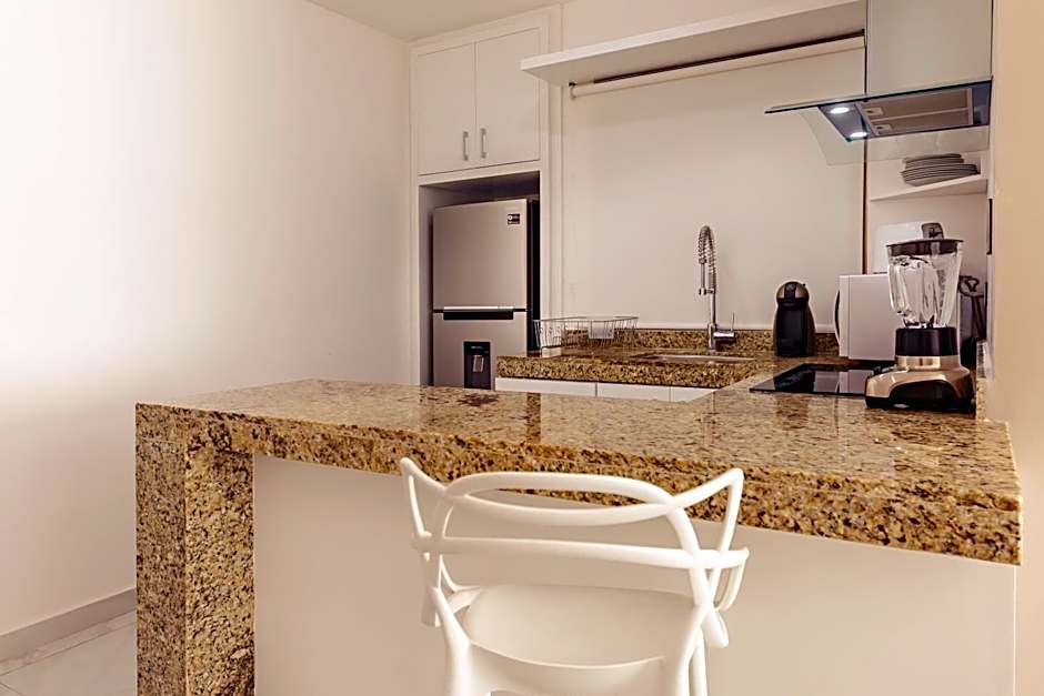 Mararena Family Apartments & Long Stay Living - Steps from 5th Avenue