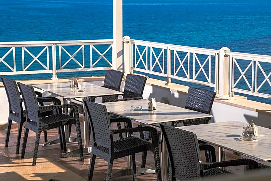 Nefeli Beach - living by the sea