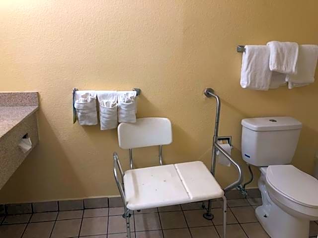 Days Inn by Wyndham Spartanburg Waccamaw