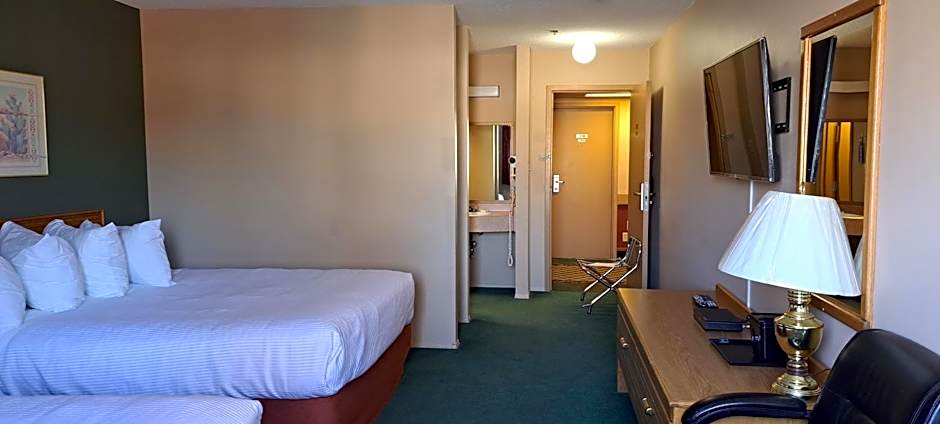 Travelodge by Wyndham Lacombe