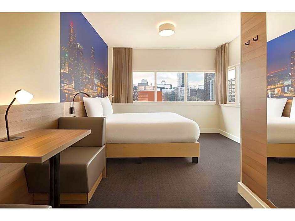 Rotterdam Teleport Hotel