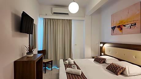 Double or Twin Room with Partial Sea View