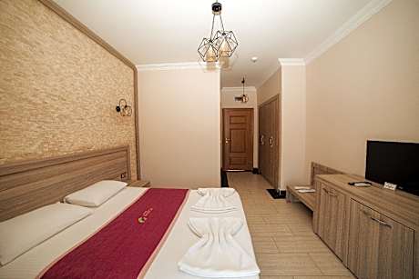 Triple Room with Pool View