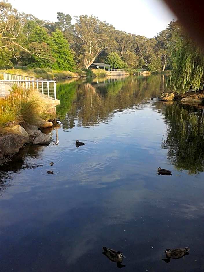 Bowral Road Art Gallery Bed and Breakfast