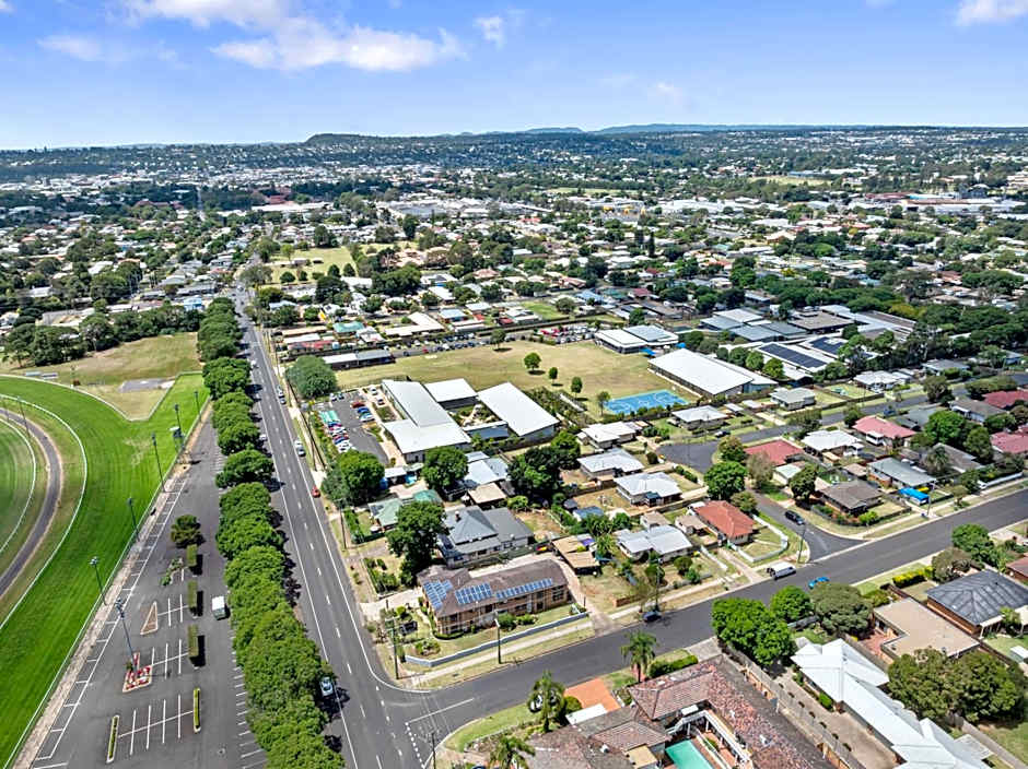 A Raceview Motor Inn