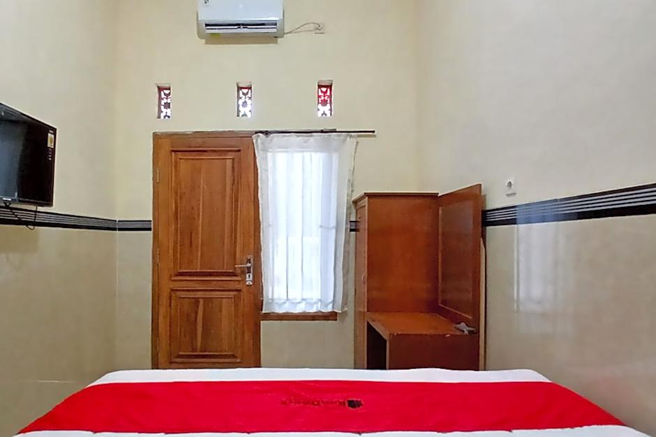 RedDoorz @ Dien Homestay Syariah Alun-alun Pasuruan