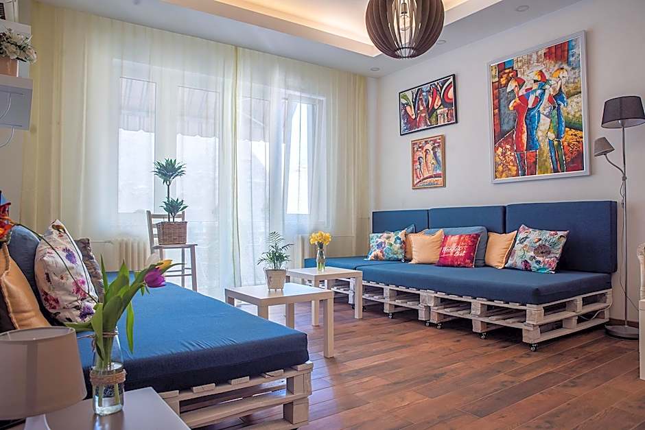 Central 4 Bedroom 154m2 Apartment with terrace
