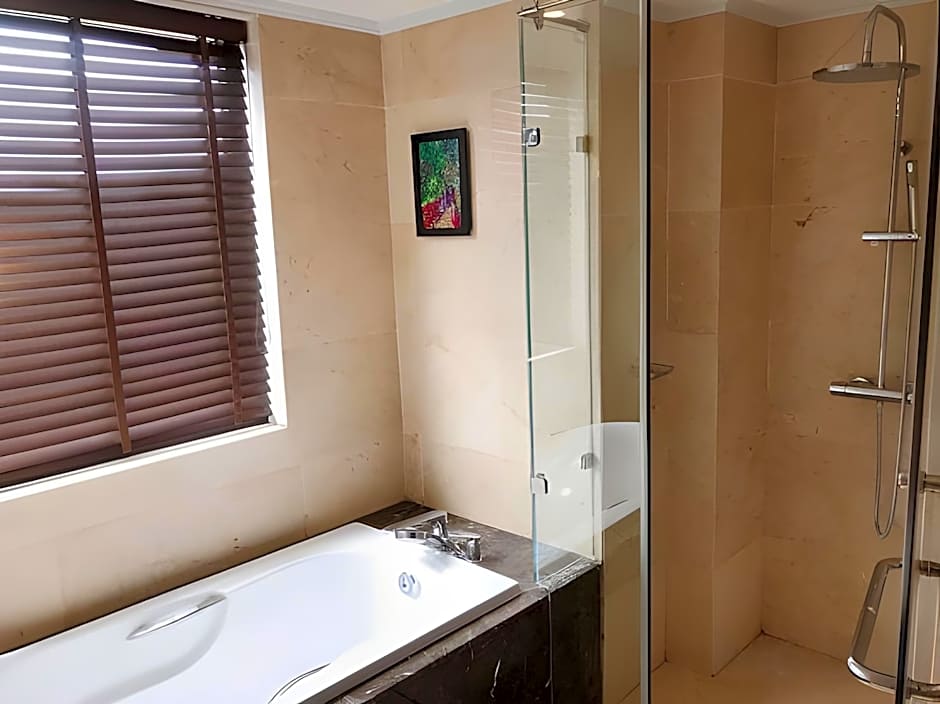 Aaron Riverview Hotel