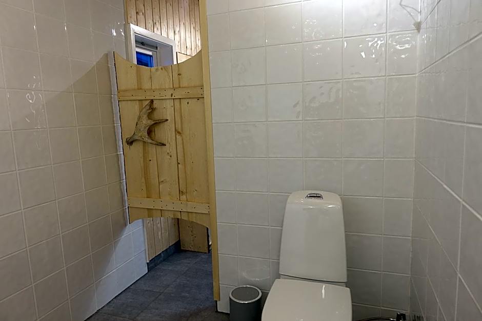 Wild Caribou's Wildwood Cabin