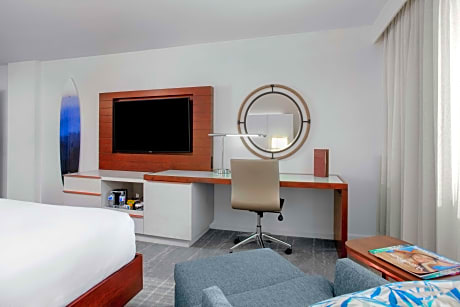 2 Queen Beds - Refrigerator