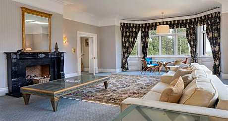 Deluxe King Suite with Four Poster Bed