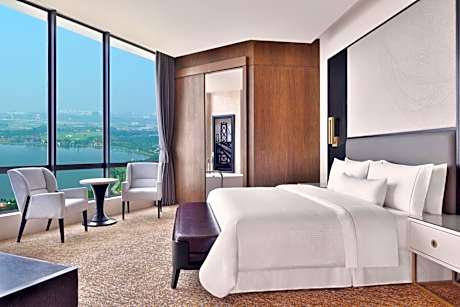 Lake View Suite with Lounge Access - INR 1,200 Hotel Credit per stay, 20% F&B Discount, Happy Hours (1 + 1 IMFL - 4 pm to 8 pm at 31/32) & 2 Way Airport Transfers