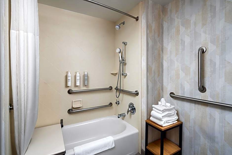 Hampton Inn By Hilton Neptune/Wall