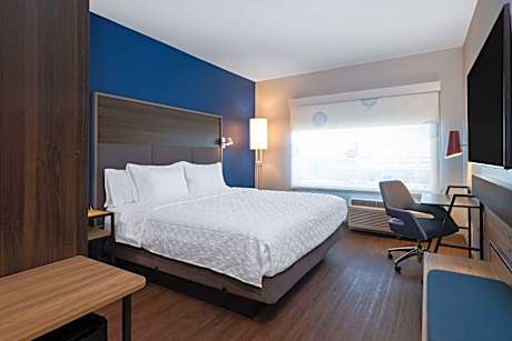 1 King Bed W/Walk In Shower