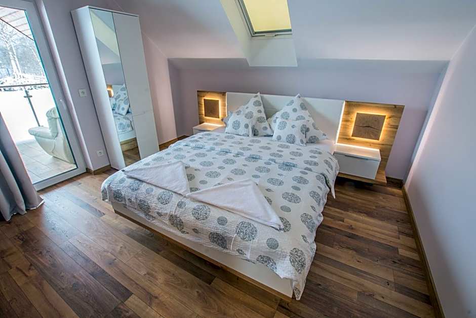 Dwór Skalny Apartamenty, Pokoje i Restauracja Karczma Skalna