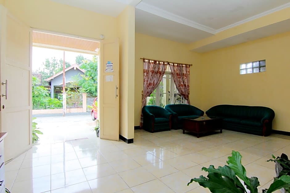 JJ House Gejayan by ZUZU