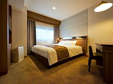 Renovated Corner Double Room - Non-Smoking