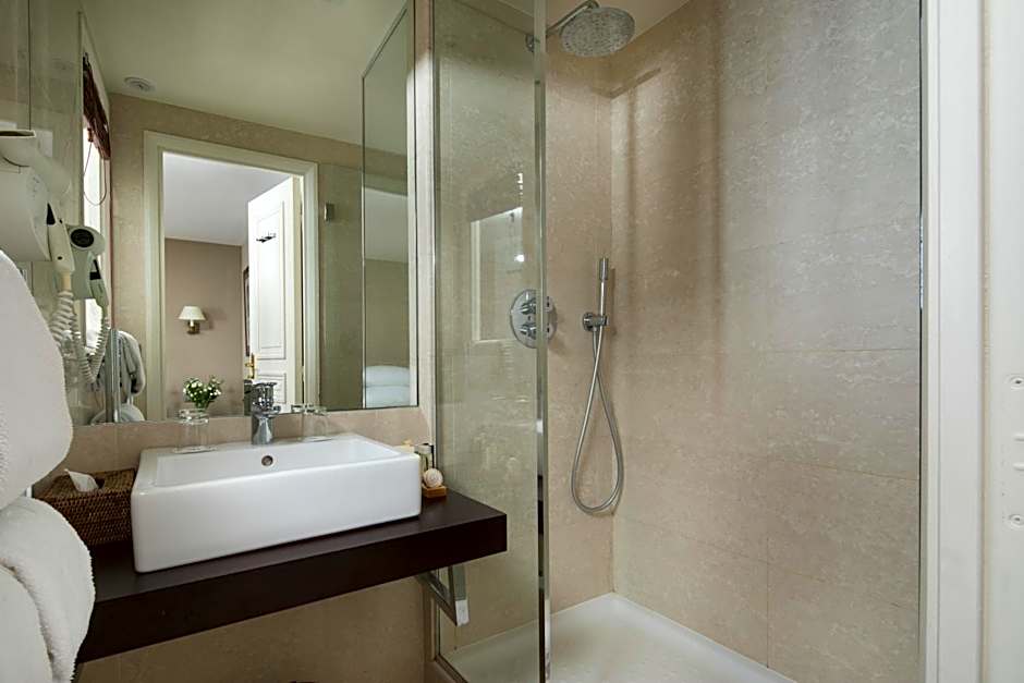 Hôtel du Danube Saint Germain